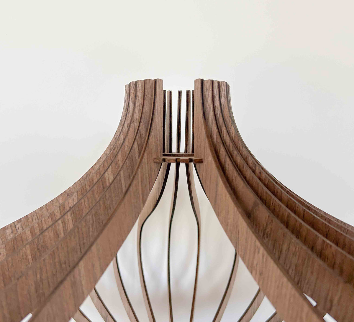 Photo showing how to assemble the wooden pendant light